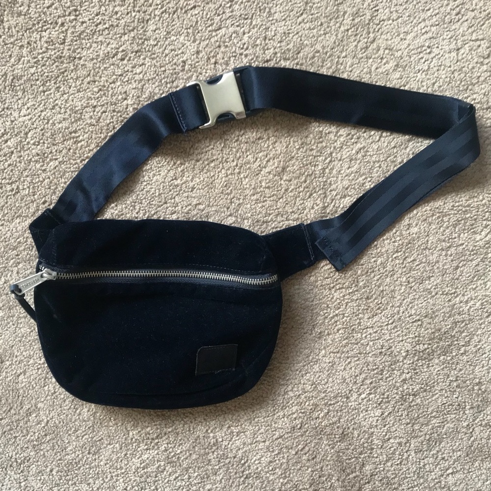 Herschel sling bag blue velvet ✨